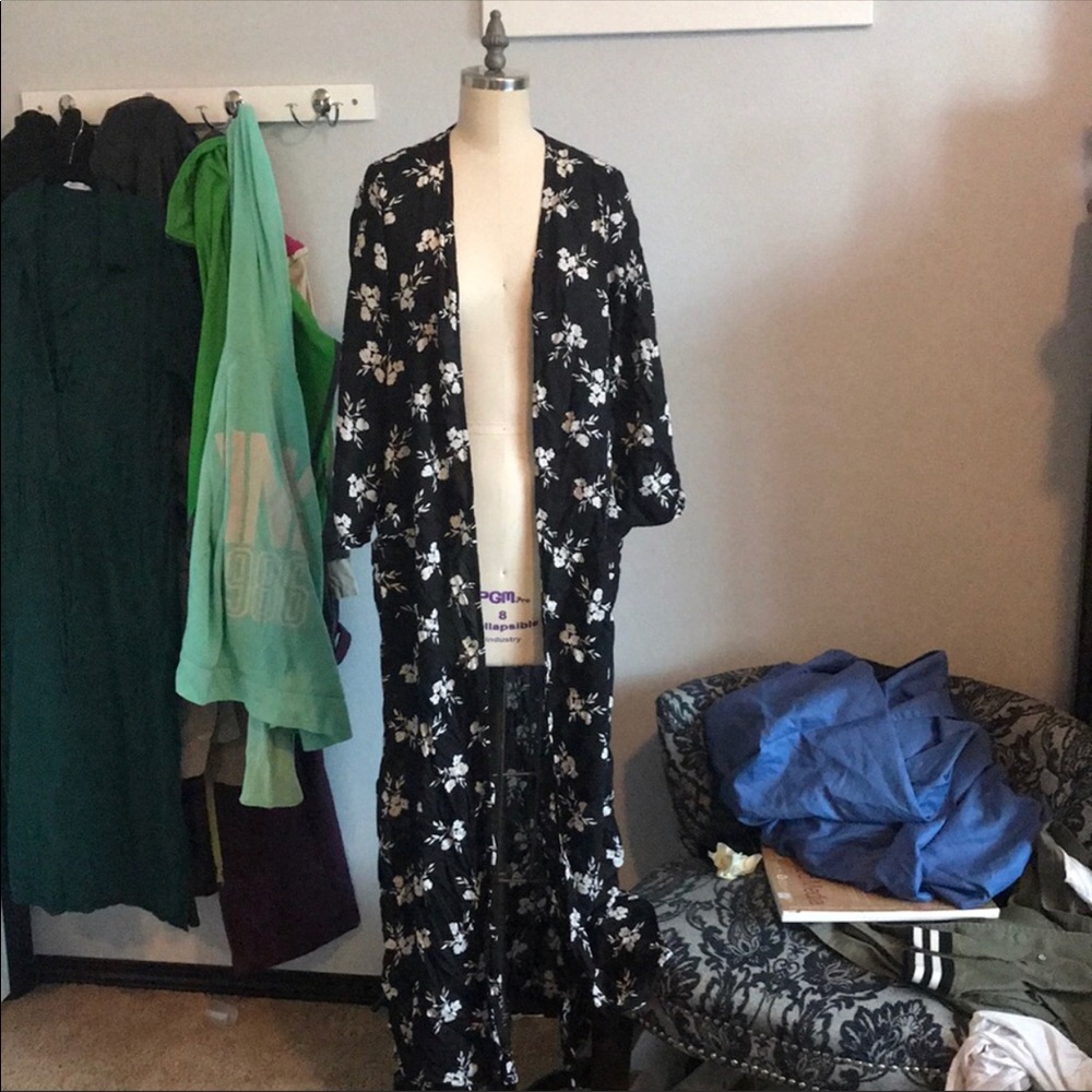 Black and white floral duster